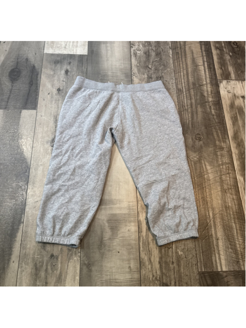 Nike Gym Vintage capri sweatpants featuring a white drawstring Light Grey Soft - Picture 5 of 5